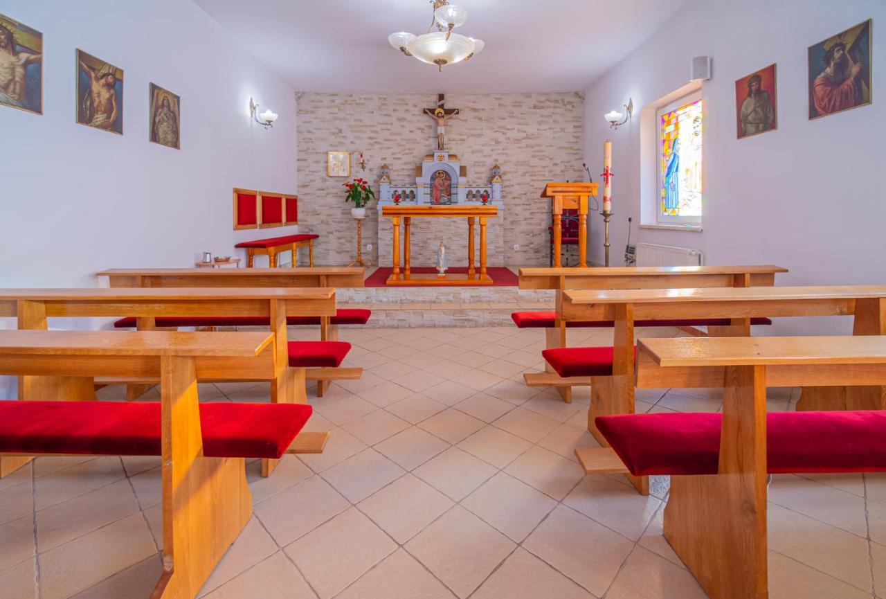 Nadmorski Dom Rekolekcyjny Mrzeżyno Exterior foto